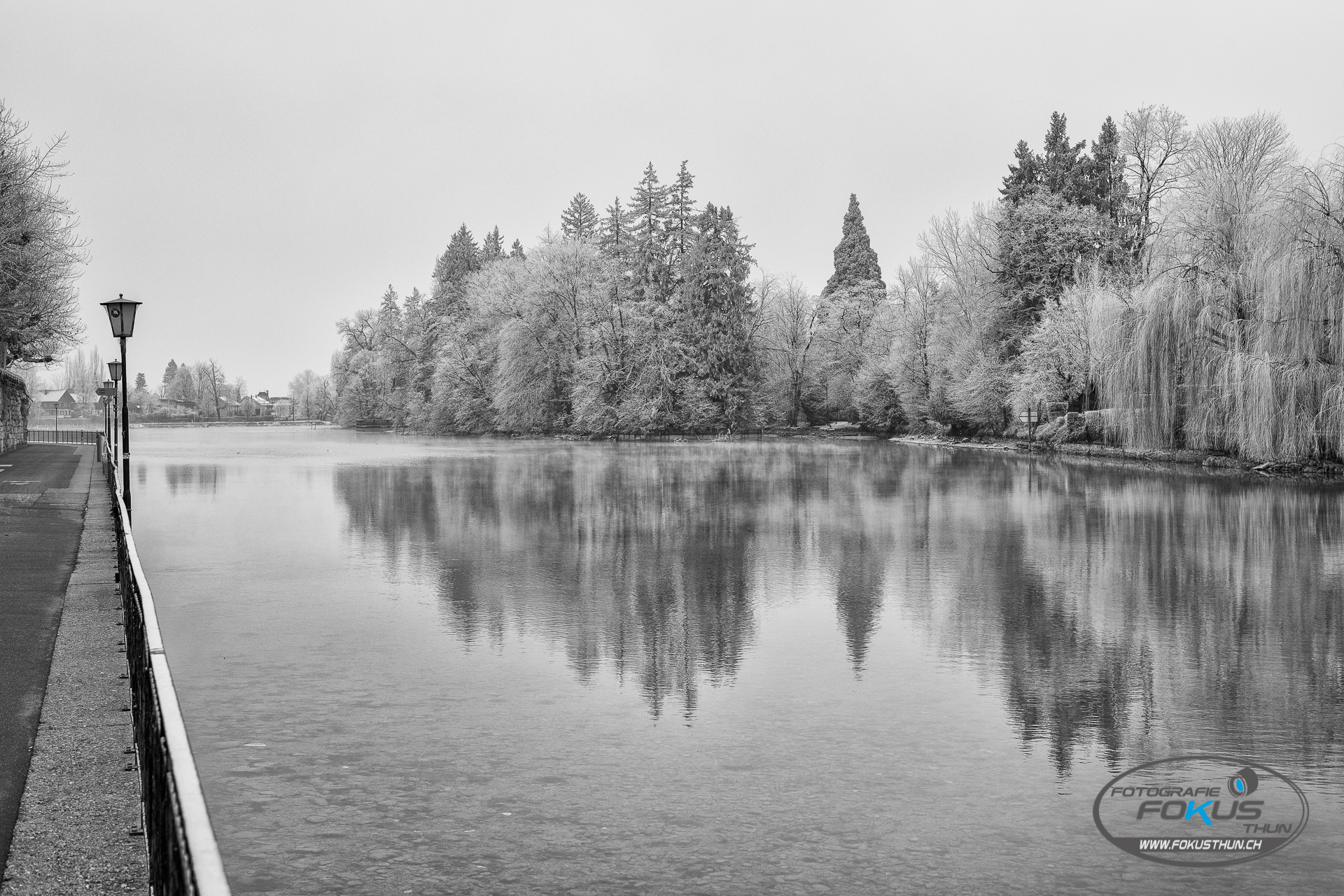 Aarebecken Schleuse Thun Nebel