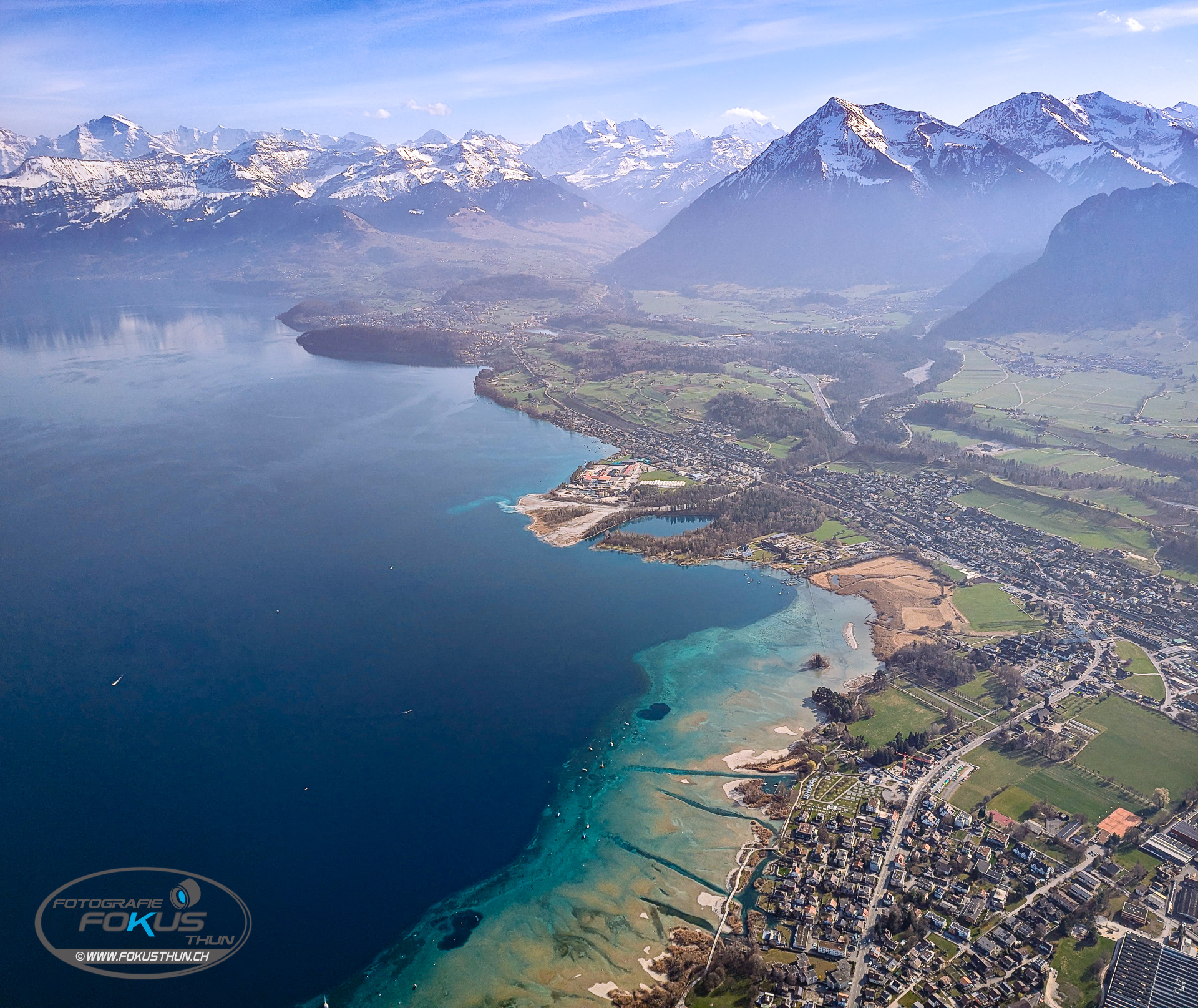 Luftaufnahme Thunersee mit Niesen
